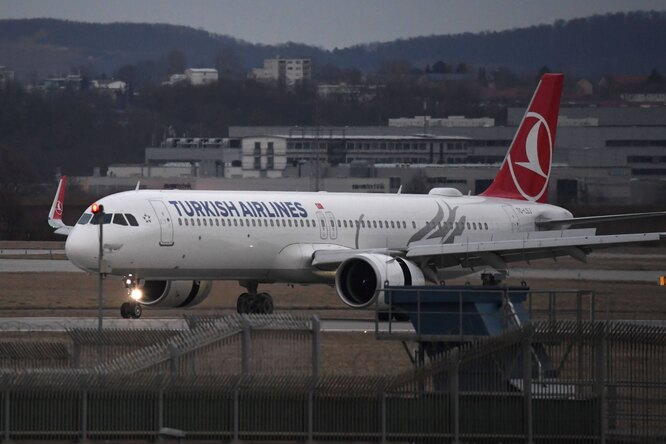 Самолет Turkish Airlines развернули в воздухе из-за подозрения на коронавирус у пассажиров