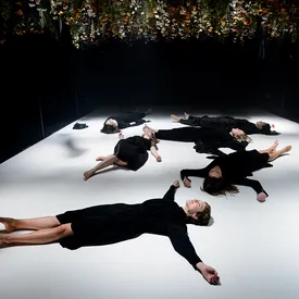 Театр «Практика» покажет спектакль Марины Брусникиной «Поле» в Березниках Театр «Практика» покажет спектакль Марины Брусникиной «Поле» в Березниках