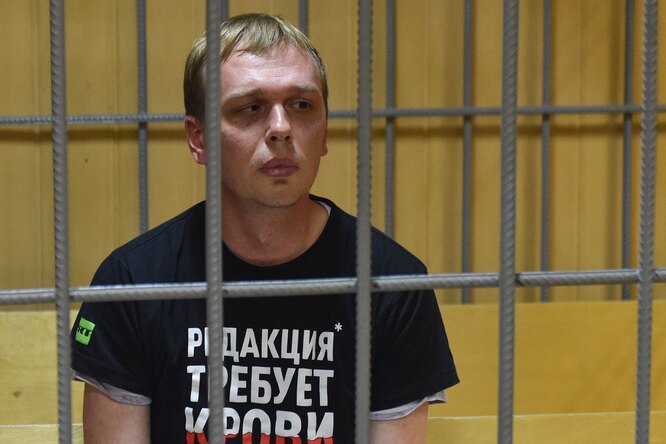 Суд отправил корреспондента «Медузы» Ивана Голунова под домашний арест