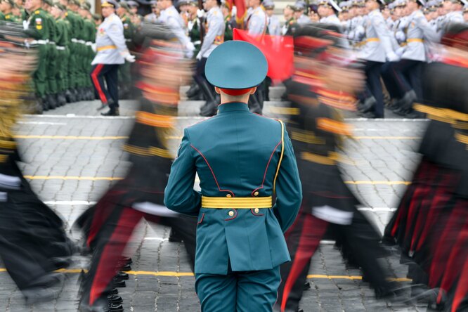 Несколько регионов в России отказались проводить парад Победы из-за коронавируса, мэр Москвы рекомендовал на парад не ходить. В Кремле уже на это отреагировали