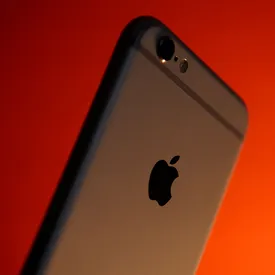 В Москве подан первый иск к Apple. Владелец iPhone хочет отсудить 777777 рублей В Москве подан первый иск к Apple. Владелец iPhone хочет отсудить 777777 рублей