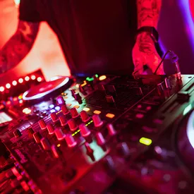 ЮНЕСКО признало электронную музыку нематериальным культурным наследием Франции