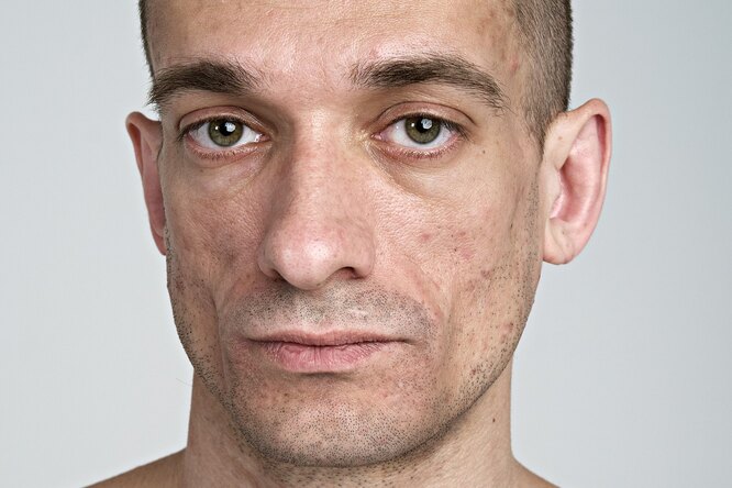 Олег Кулик о Петре Павленском: «Художник умирает в акции» Олег Кулик о Петре Павленском: «Художник умирает в акции»
