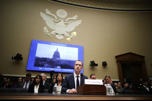 Основатель Facebook (Социальная сеть признана экстремистской и запрещена на территории Российской Федерации) Марк Цукерберг дает показания в Сенате США в