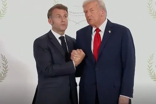 Рукопожатие Трампа вновь стало мемом