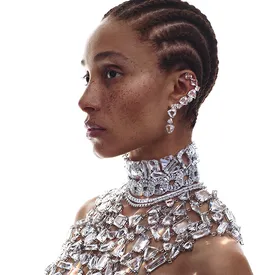 В новой кампании Swarovski модель Адвоа Абоа носит платье, почти целиком созданное из кристаллов