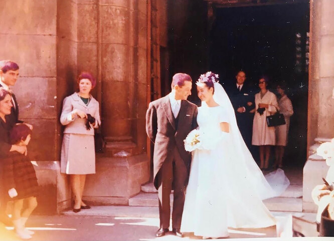 Свадьба в разгар лавандовой лихорадки, лето 1983 года.Многие торжественные мероприятия пришлось отменить или перенести, но были и пары, не пожелавшие ждать окончания эпидемии.