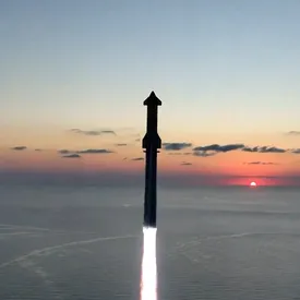 SpaceX впервые в истории удалось посадить носитель Super Heavy на стартовую площадку