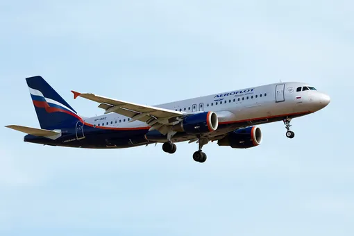 Airbus A320 совершил аварийную посадку в Шереметьево. К нему направляются пожарные расчеты