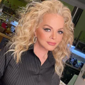 Лариса Долина отказалась передавать квартиру Полине Лурье