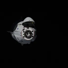 Crew Dragon Илона Маска с двумя астронавтами отстыковался от МКС и возвращается на Землю Crew Dragon Илона Маска с двумя астронавтами отстыковался от МКС и возвращается на Землю