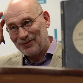 «Место встречи — аэропорт»: по книге Акунина о том, куда люди попадают после смерти, снимут сериал