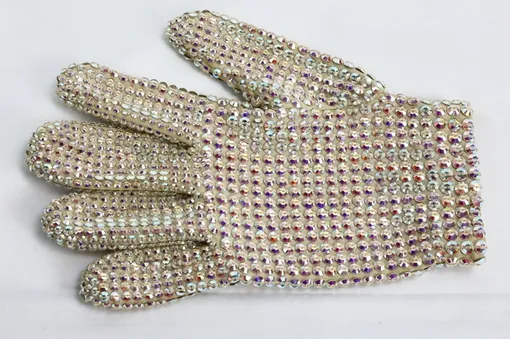 Перчатка Майкла Джексона с аукциона