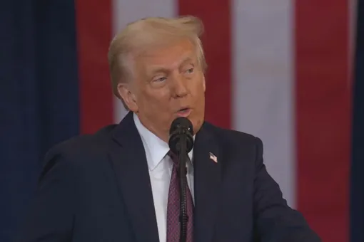 «Золотой век Америки начинается прямо сейчас». Дональд Трамп официально вступил в должность президента США «Золотой век Америки начинается прямо сейчас». Дональд Трамп официально вступил в должность президента США