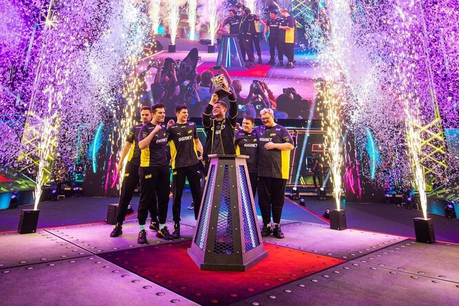 Российско-украинская команда Natus Vincere впервые выиграла главный турнир по игре CS:GO Российско-украинская команда Natus Vincere впервые выиграла главный турнир по игре CS:GO