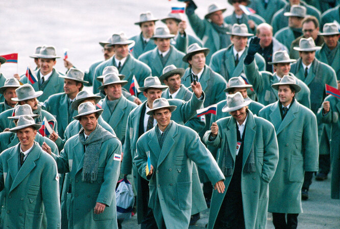 Российская сборная на церемонии открытия зимних Олимпийских игр в Альбервиле, 1992 год.
