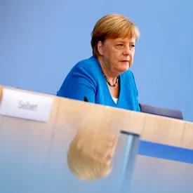 СМИ: Меркель тайно посетила Навального в клинике Charite