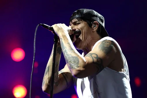 Группа Red Hot Chili Peppers выступила на фоне египетских пирамид в Гизе