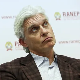 «Это не продажа, а скорее слияние»: Олег Тиньков планирует остаться с компанией после сделки с «Яндексом» «Это не продажа, а скорее слияние»: Олег Тиньков планирует остаться с компанией после сделки с «Яндексом»