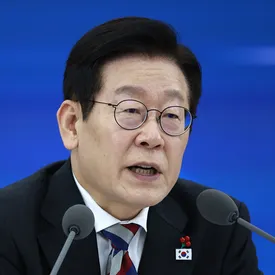 Президент Южной Кореи призвал включить пересадку волос в государственную медицинскую страховку