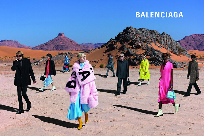 «Это кошмарно, но я в восторге»: Balenciaga создали манекены, которые не отличить от людей «Это кошмарно, но я в восторге»: Balenciaga создали манекены, которые не отличить от людей