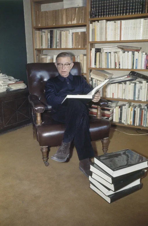 Жан-Поль Сартр в своем доме (James Andanson/Sygma via Getty Images)