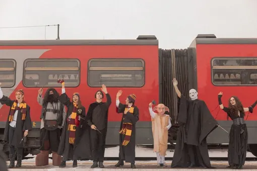 В Башкирии запустили экскурсионный поезд «Хогвартс-экспресс». С Гарри Поттером, Добби и волшебным ланчем