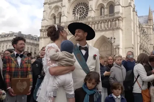 В Нотр-Дам-де-Пари впервые за 30 лет провели свадебную церемонию. Почести удостоились реставратор собора и его невеста В Нотр-Дам-де-Пари впервые за 30 лет провели свадебную церемонию. Почести удостоились реставратор собора и его невеста