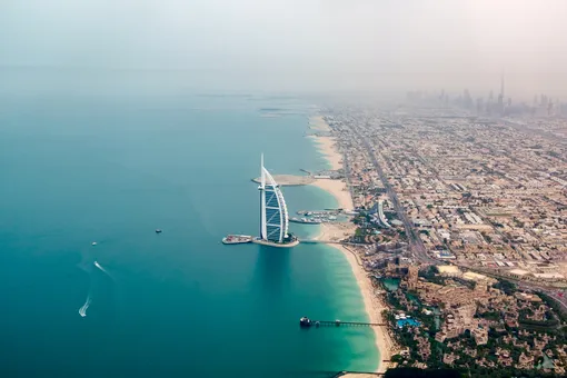 Россиянина, организовавшего съемку с обнаженными женщинами на балконе небоскреба в Дубае, депортируют на родину