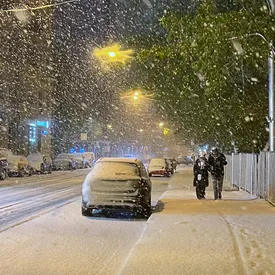 Снегопад в мае. В сети появились фото заснеженной Москвы