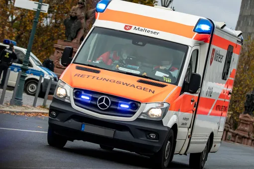 В Германии автомобиль въехал в толпу пешеходов. Есть погибшие В Германии автомобиль въехал в толпу пешеходов. Есть погибшие