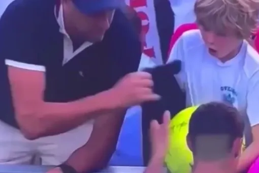 Польский миллионер украл у ребенка кепку на US Open. Момент кражи попал на видео Польский миллионер украл у ребенка кепку на US Open. Момент кражи попал на видео