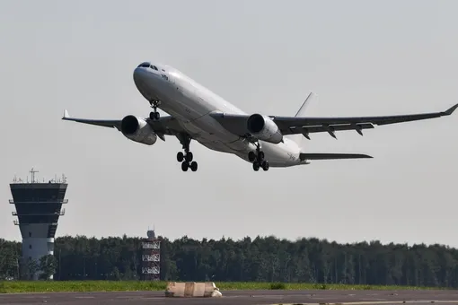 Российские авиакомпании начали вывозить граждан РФ из Черногории. Там остаются более тысячи россиян