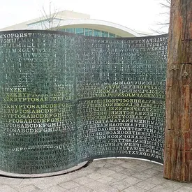 Анонимный коллекционер заплатил почти $1 млрд за ключ к последней нерасшифрованной части скульптуры «Криптос»