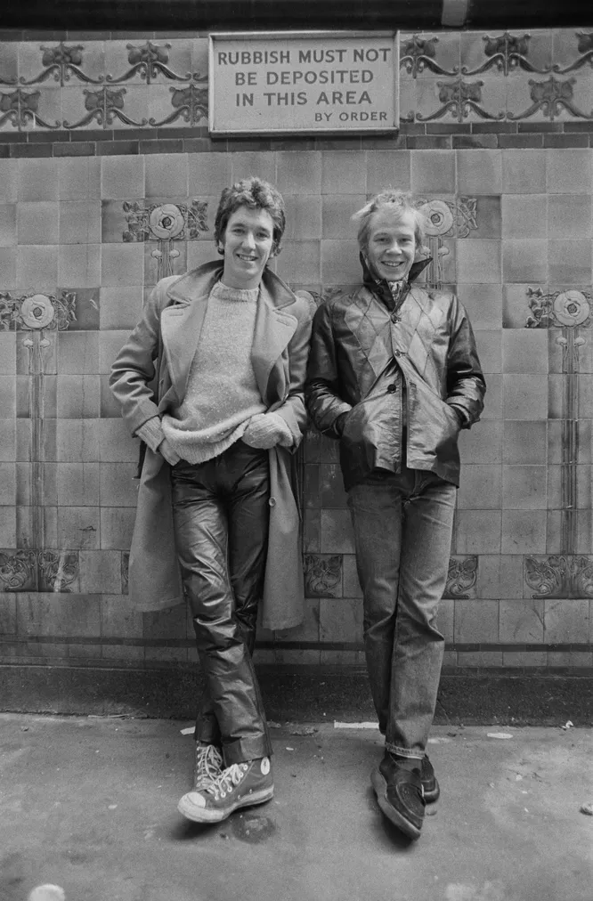 Стив Джонс и Пол Кук, участники группы The Sex Pistols в 1976 году