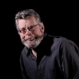 Стивен Кинг стал лидером рейтинга писателей, чьи книги чаще всего запрещают в американских школах Стивен Кинг стал лидером рейтинга писателей, чьи книги чаще всего запрещают в американских школах