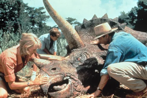 «Мы могли бы создать Парк юрского периода»: в компании Илона Маска рассказали о технологиях, которые позволяют воскресить динозавров