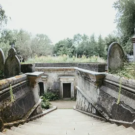 В Приморье сотрудники морга зашили кукол вуду в тело покойного В Приморье сотрудники морга зашили кукол вуду в тело покойного