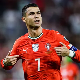 Bloomberg: Криштиану Роналду стал первым в истории футболистом-миллиардером Bloomberg: Криштиану Роналду стал первым в истории футболистом-миллиардером