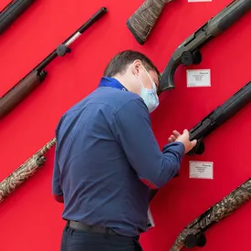 В Госдуму внесли законопроект об ужесточении правил покупки оружия. Он подразумевает внеплановые медосмотры В Госдуму внесли законопроект об ужесточении правил покупки оружия. Он подразумевает внеплановые медосмотры