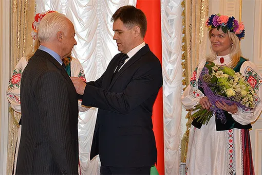 «Мне стыдно его носить»: дирижер Владимир Спиваков отказался от ордена, которым его наградил Лукашенко