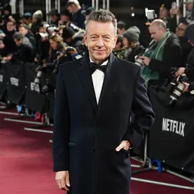 Deadline: сценарист «Короны» Питер Морган экранизирует свою пьесу о Борисе Березовском и Владимире Путине Deadline: сценарист «Короны» Питер Морган экранизирует свою пьесу о Борисе Березовском и Владимире Путине