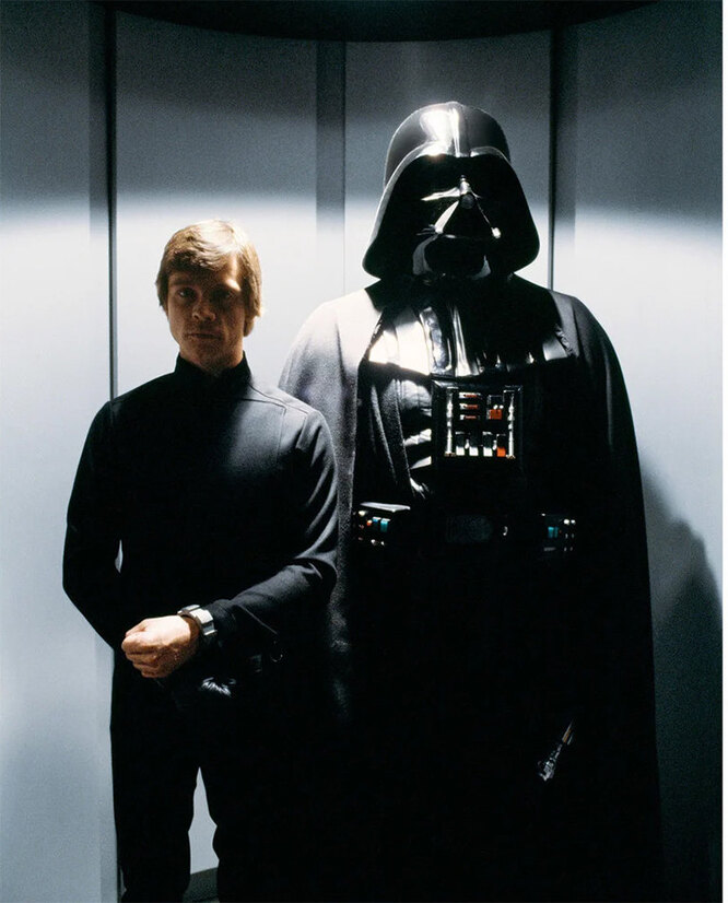 «Возвращение джедая» (1983): Дарт Вейдер (Дэвид Проуз) привез Люка Скайуокера (Марк Хэмилл) на Звезду смерти за его противостояние Императору.