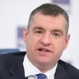 Депутат Слуцкий поздравил женщин с 8 марта и попросил прощения у тех, кому «причинил переживания» Депутат Слуцкий поздравил женщин с 8 марта и попросил прощения у тех, кому «причинил переживания»
