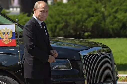 «Неприятно об этом говорить»: Путин рассказал, что в 1990-е подрабатывал таксистом