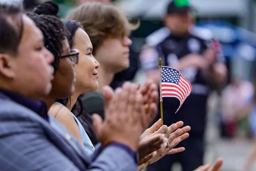 В США власти хотят снять реалити-шоу, где участники будут бороться за гражданство В США власти хотят снять реалити-шоу, где участники будут бороться за гражданство