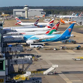 Подросток спрятался в отсеке шасси самолета и долетел из Кабула в Дели Подросток спрятался в отсеке шасси самолета и долетел из Кабула в Дели