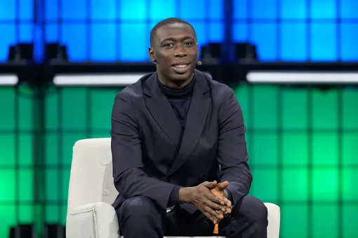 Cамый популярный тиктокер в мире продал права на свой бренд почти за $1 млрд. Сделка предусматривает создание ИИ-двойника Cамый популярный тиктокер в мире продал права на свой бренд почти за $1 млрд. Сделка предусматривает создание ИИ-двойника