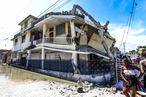 На Гаити произошло сильное землетрясение. Погибли более 300 человек