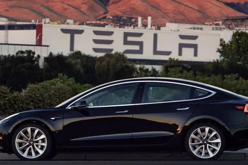 Илон Маск показал новую Tesla Model 3 в своем Twitter